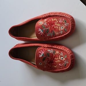 Johnny Was Coral Suede Vivian Moccasins Embroidered Floral  Bohemian Look Sz 8